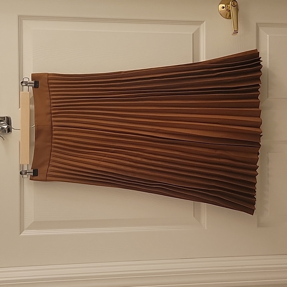 Sezane Dino Midi-Length Pleaded Skirt - Picture 8 of 13